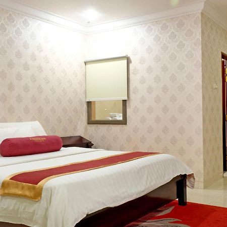 3 Putra Bi Executive Hotel Джакарта Экстерьер фото