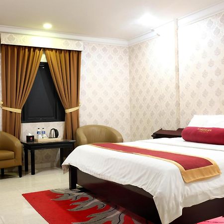 3 Putra Bi Executive Hotel Джакарта Экстерьер фото