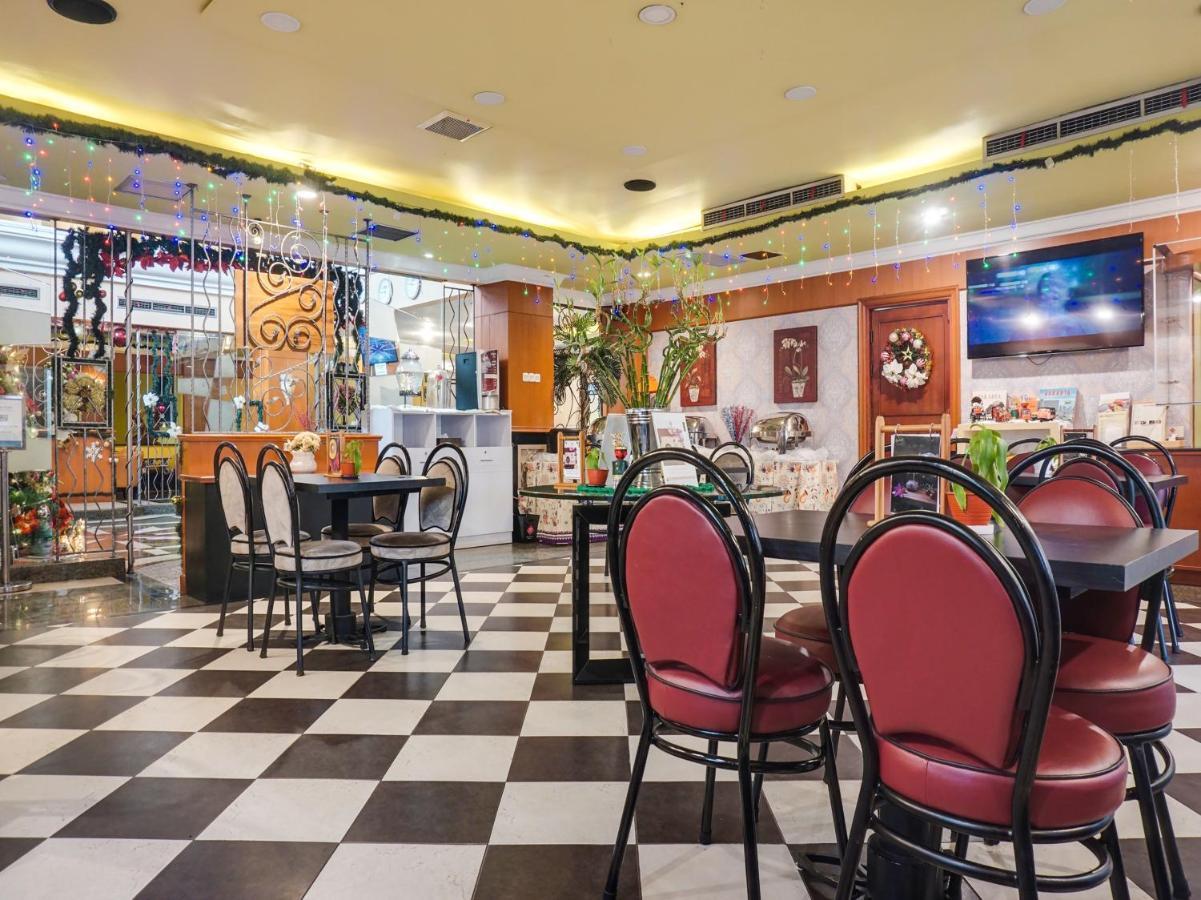 3 Putra Bi Executive Hotel Джакарта Экстерьер фото