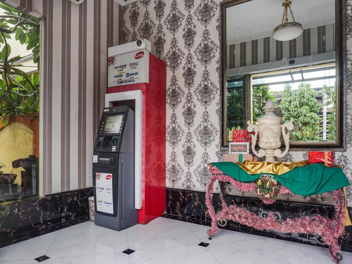 3 Putra Bi Executive Hotel Джакарта Экстерьер фото