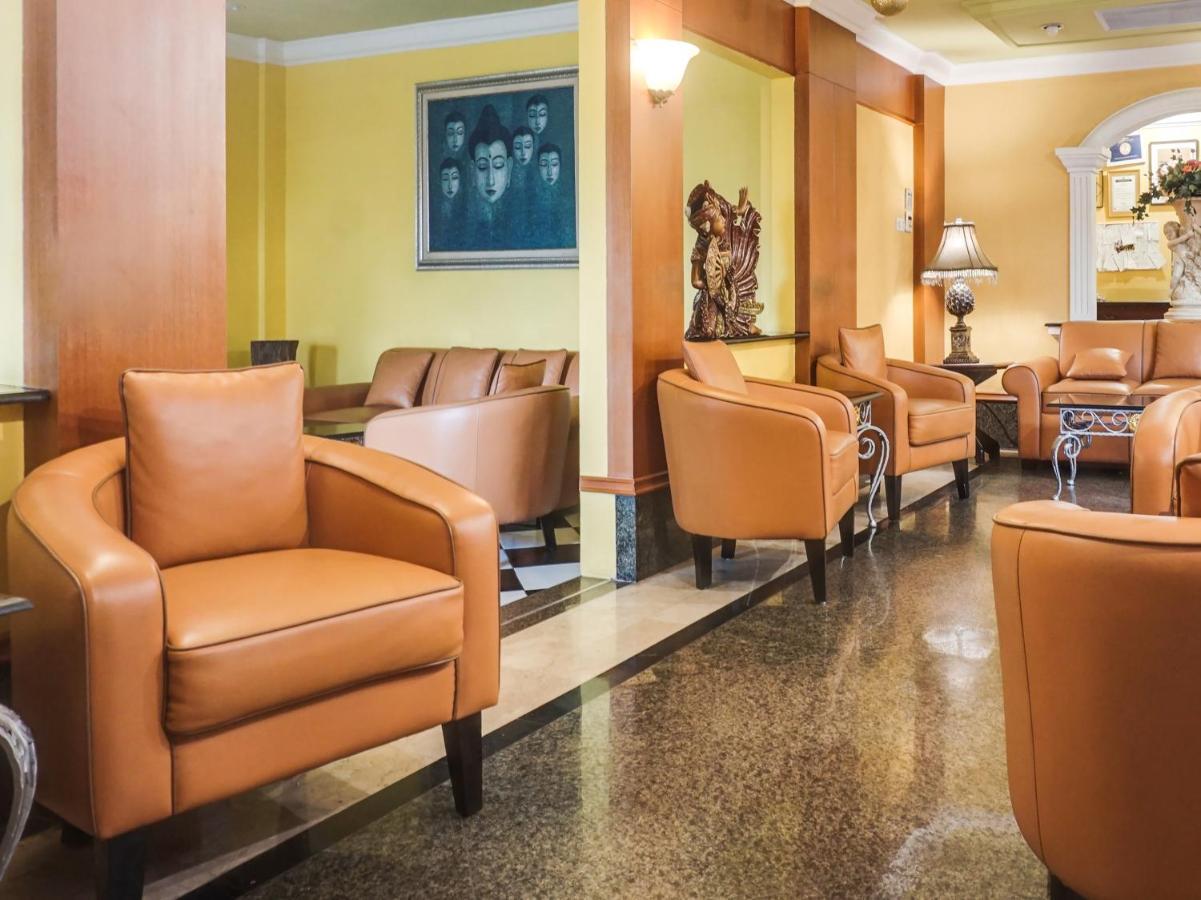 3 Putra Bi Executive Hotel Джакарта Экстерьер фото