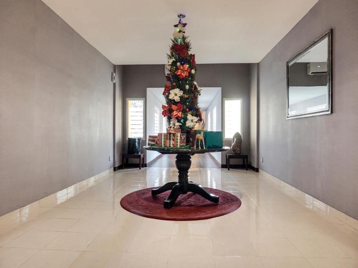 3 Putra Bi Executive Hotel Джакарта Экстерьер фото
