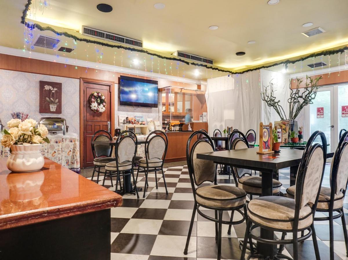 3 Putra Bi Executive Hotel Джакарта Экстерьер фото