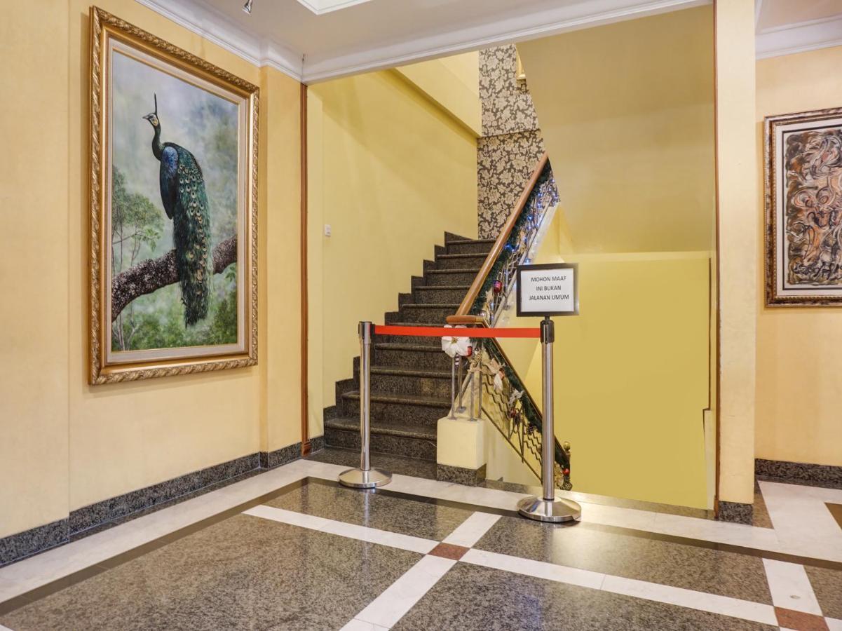 3 Putra Bi Executive Hotel Джакарта Экстерьер фото