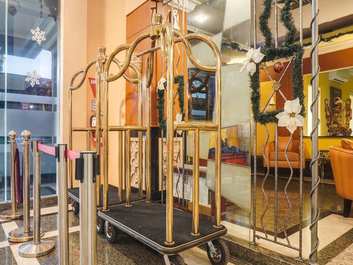 3 Putra Bi Executive Hotel Джакарта Экстерьер фото