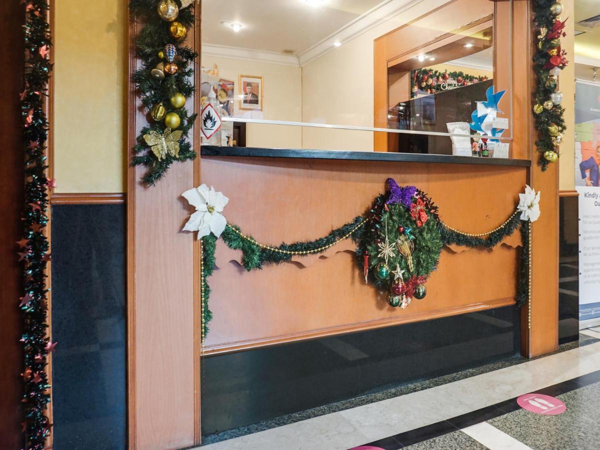 3 Putra Bi Executive Hotel Джакарта Экстерьер фото