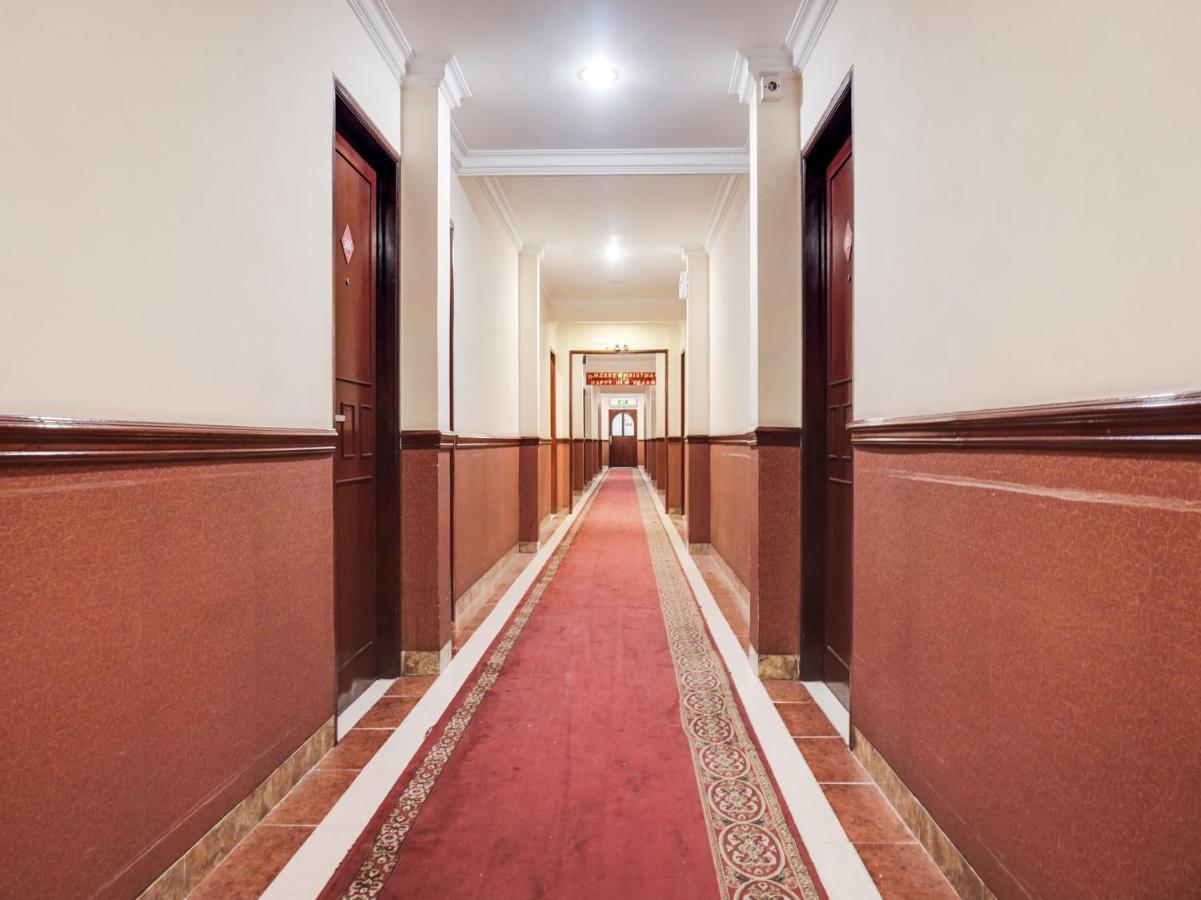 3 Putra Bi Executive Hotel Джакарта Экстерьер фото