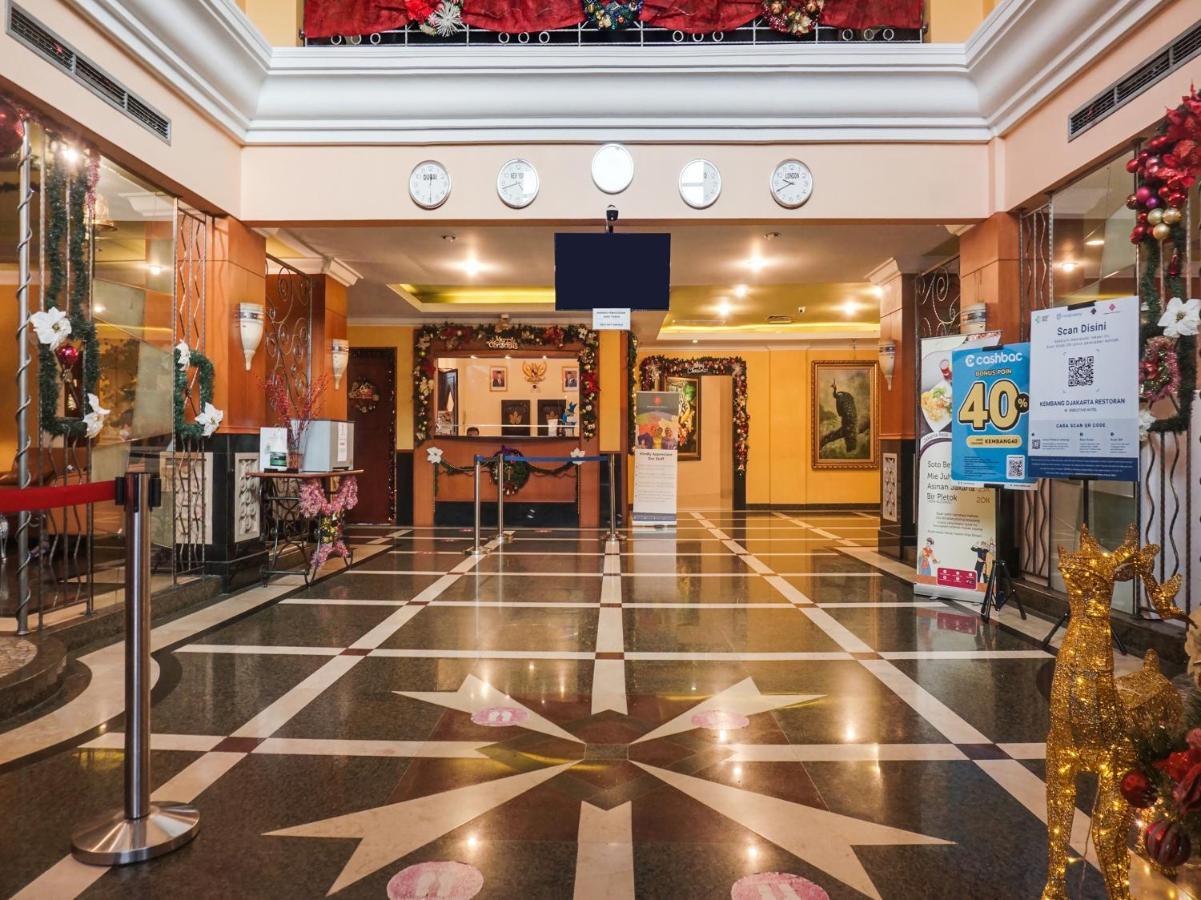 3 Putra Bi Executive Hotel Джакарта Экстерьер фото