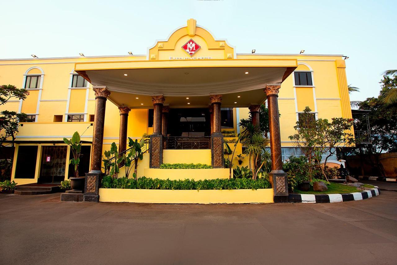 3 Putra Bi Executive Hotel Джакарта Экстерьер фото