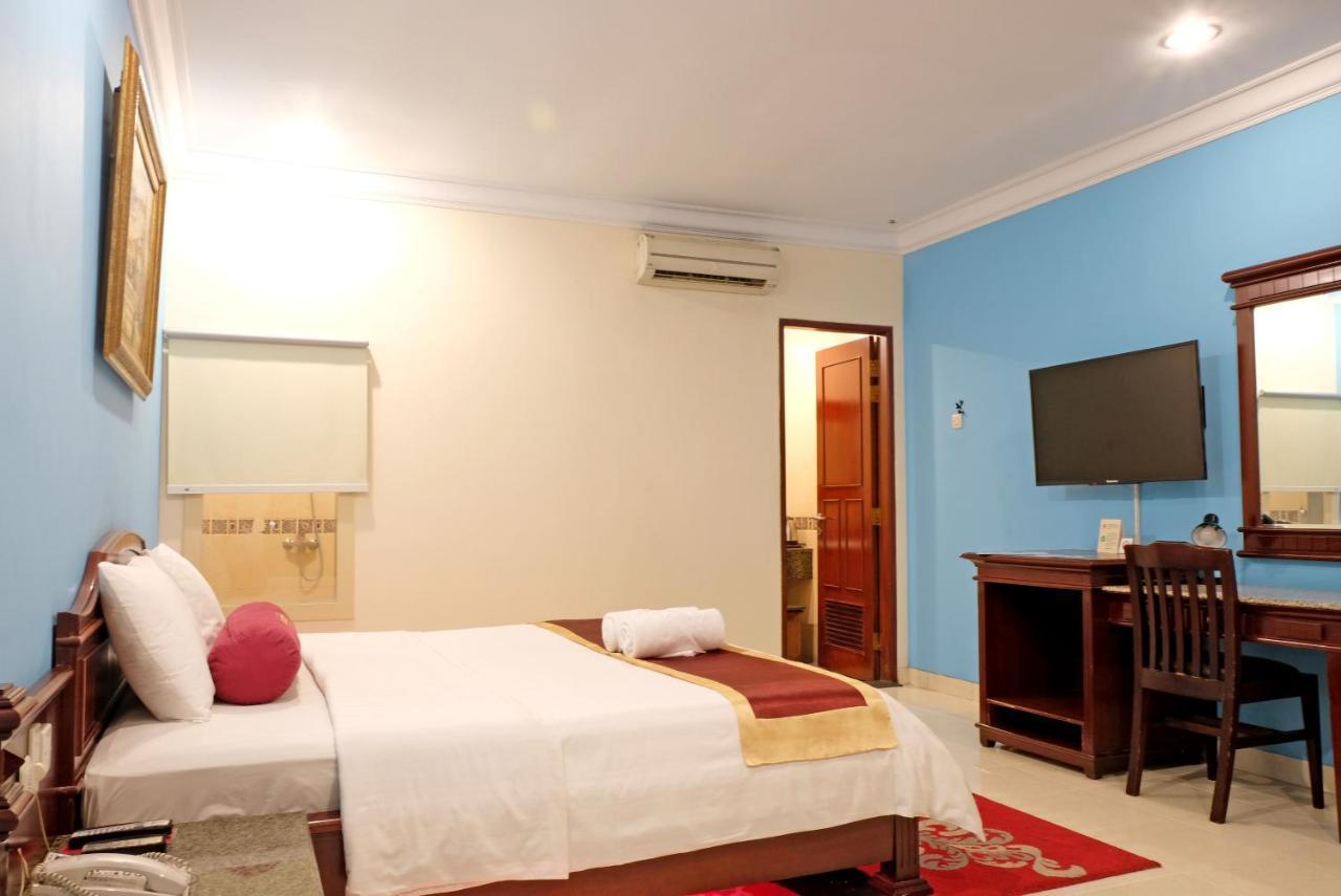 3 Putra Bi Executive Hotel Джакарта Экстерьер фото