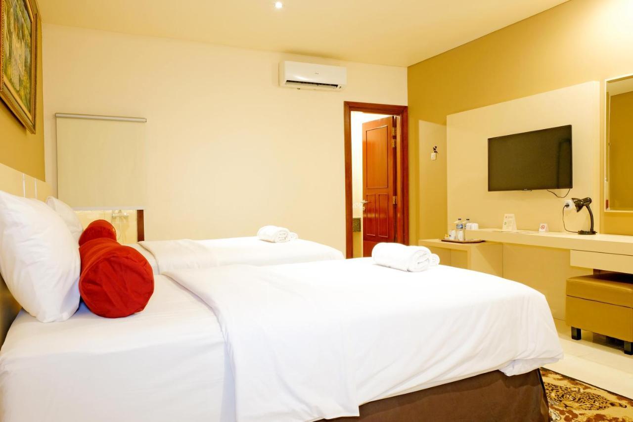 3 Putra Bi Executive Hotel Джакарта Экстерьер фото