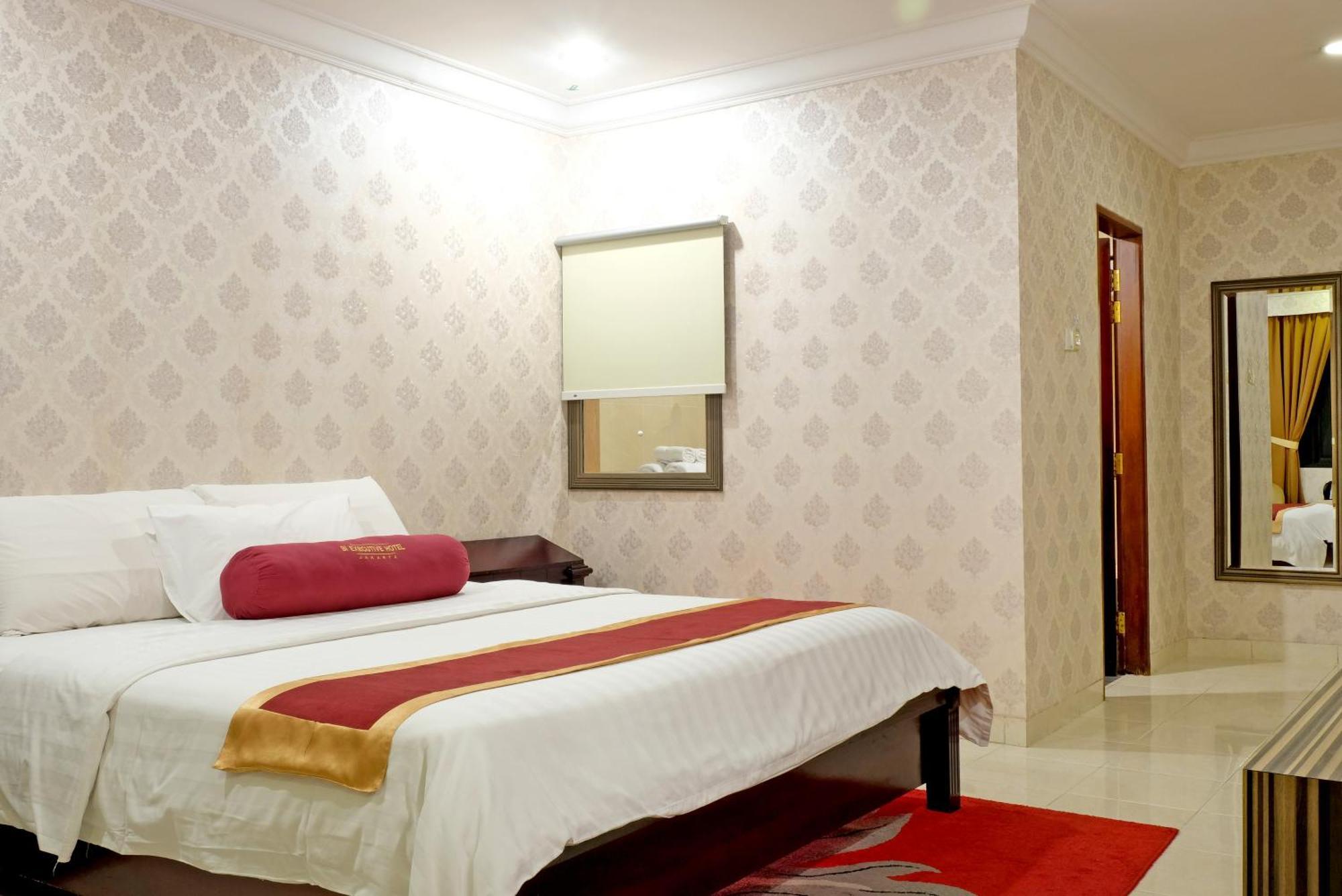 3 Putra Bi Executive Hotel Джакарта Экстерьер фото
