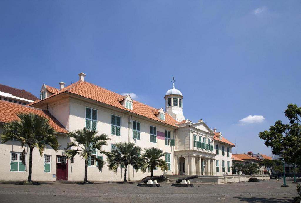 3 Putra Bi Executive Hotel Джакарта Экстерьер фото